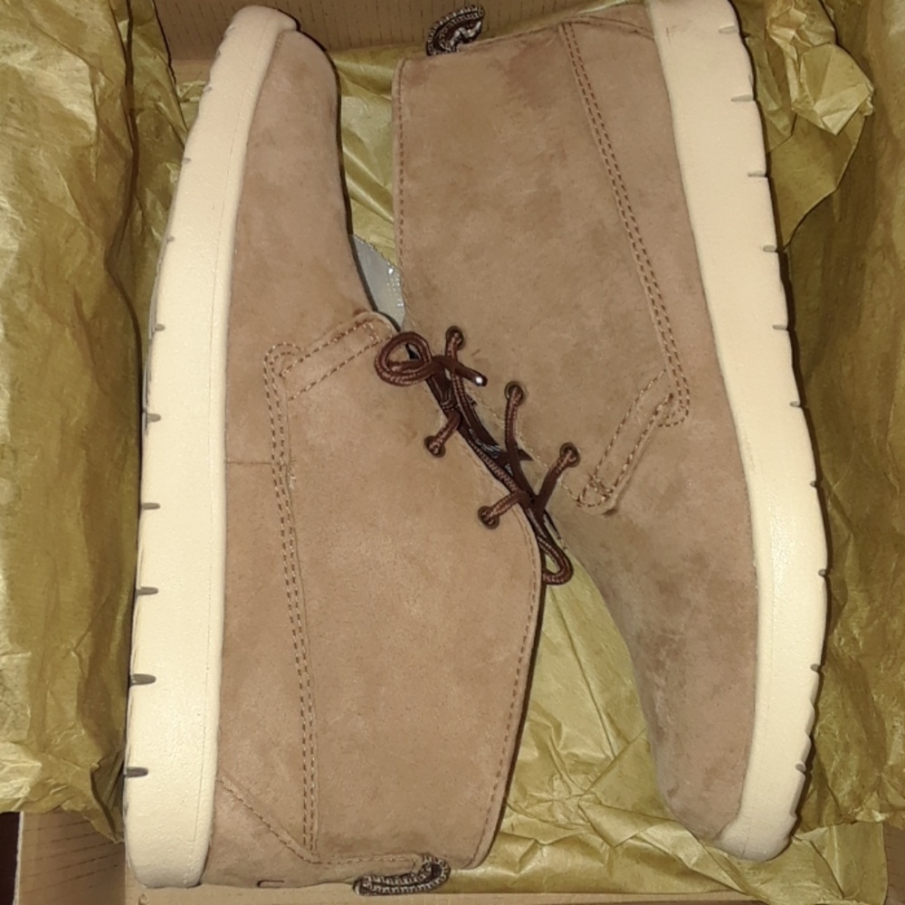 K canoe suede ugg boots for kids - Picture 1 of 3